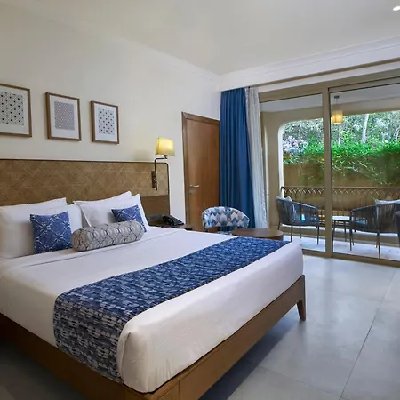 Marquis Beach Resort Candolim Exterior photo