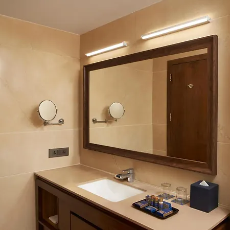 Marquis Beach Resort Candolim Exterior photo