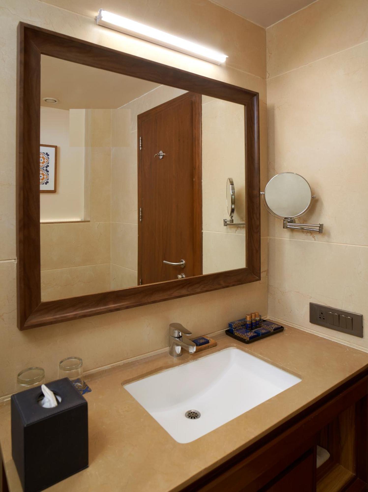 सहारा Marquis 4*